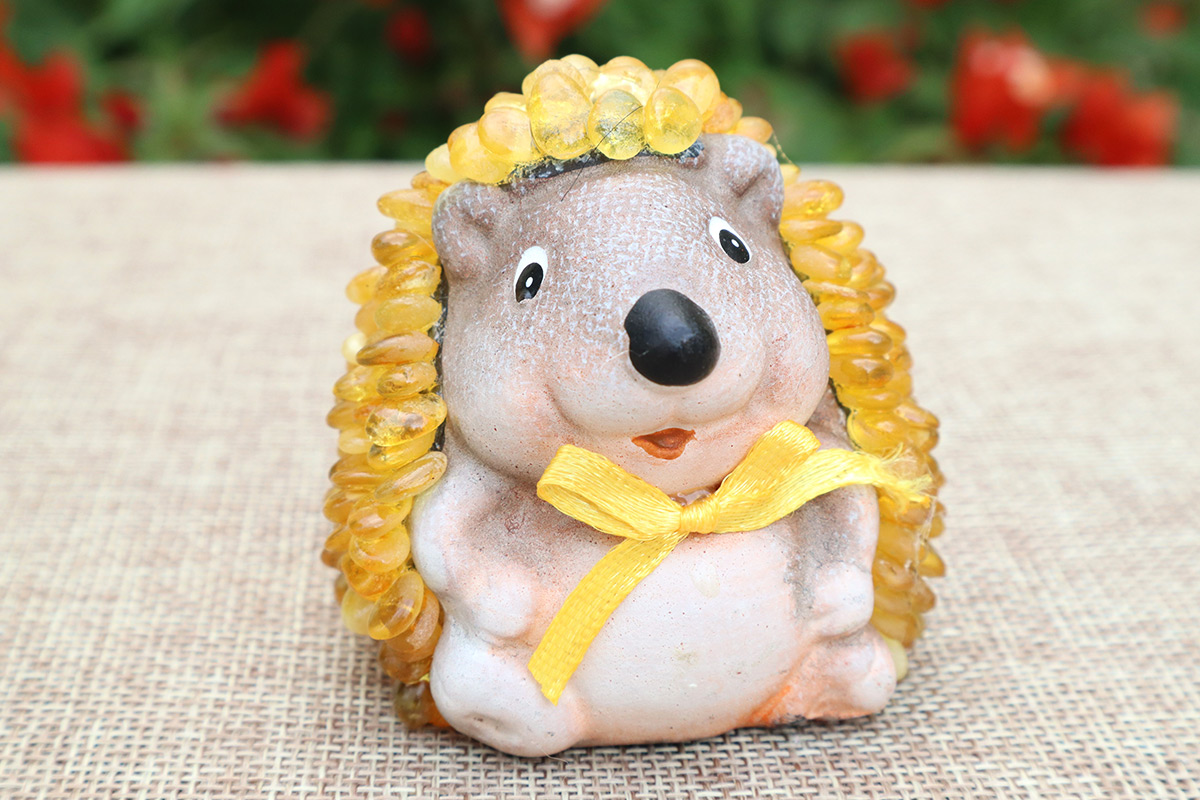 Figurine hedgehog encrusted with Baltic Amber