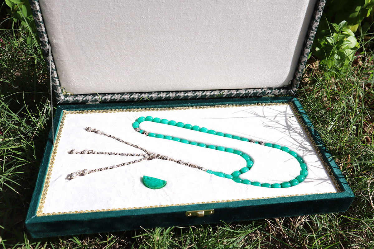 Emerald-green Old German Bakelite Rosary